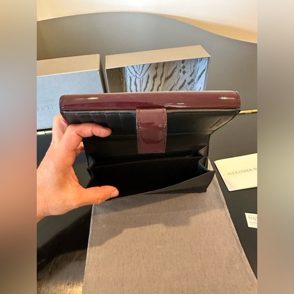 NWT Luxury RARE Chic Authentic Alexander McQueen Patent Leather Skull Wallet - Picture 15 of 17